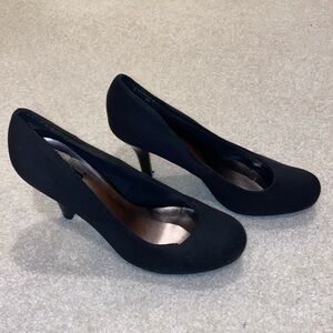 Black nylon pumps